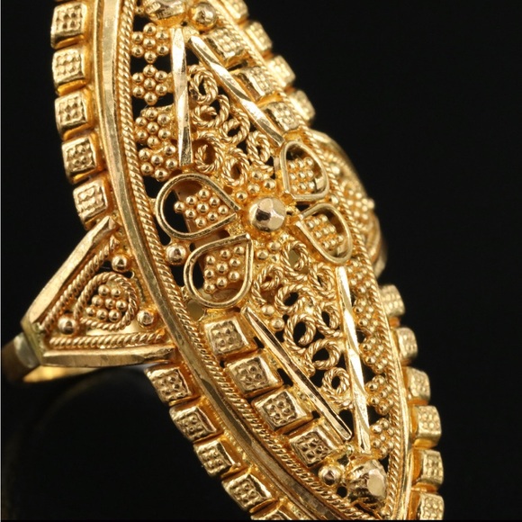 22K Granulated Navette Ring - Picture 4 of 9